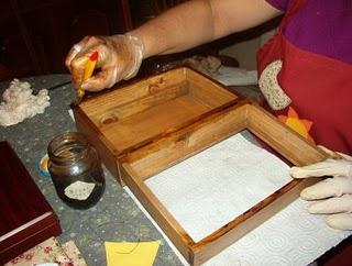 tintando caja de madera natural